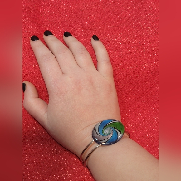 Dichroic Art Glass Hinged Cuff Bracelet Silver Tone Blue/Green/Black Swirl - Picture 4 of 10